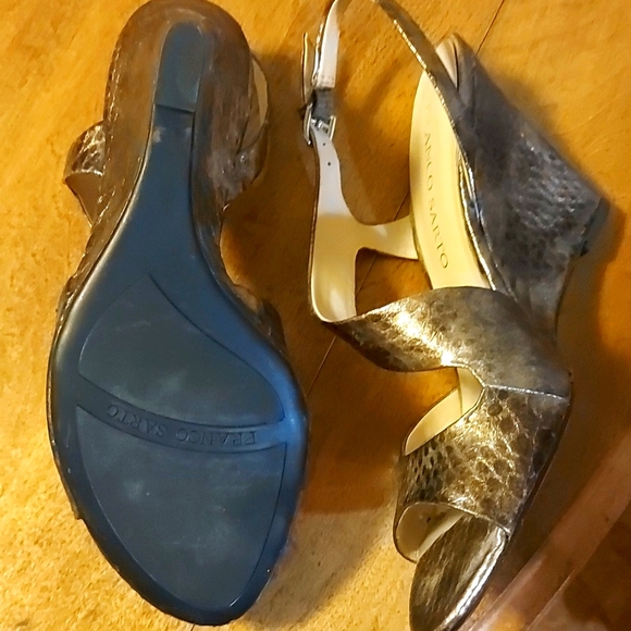 Gold/black sandals - Picture 2 of 3